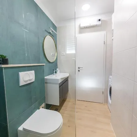 Thrill Apartment Split
